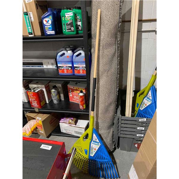 Man Tools - Rake Hand Grabber Yard Rake