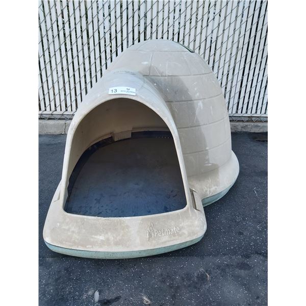 Dogaloo Dog House 2 Feet x 2 Feet (Has Crack on Top)