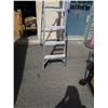 Image 2 : 6FT ALUMINUM A FRAME LADDER