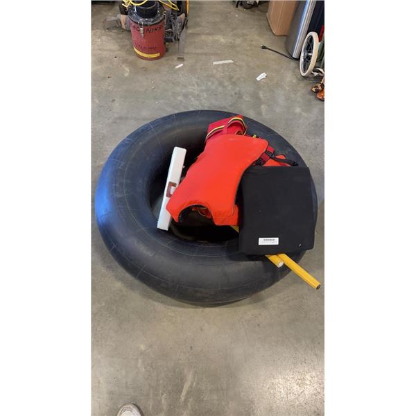 46" DIAMETER INNER TUBE WITH PADDLES AND LIFE JACKETS