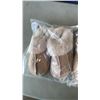 Image 2 : 2 NEW PAIRS SLIPPERS - MENS 9.5/LADIES 10.5