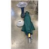 Image 1 : PATIO UMBRELLA  WITH BASE AND PLASTIC BIRD BATH