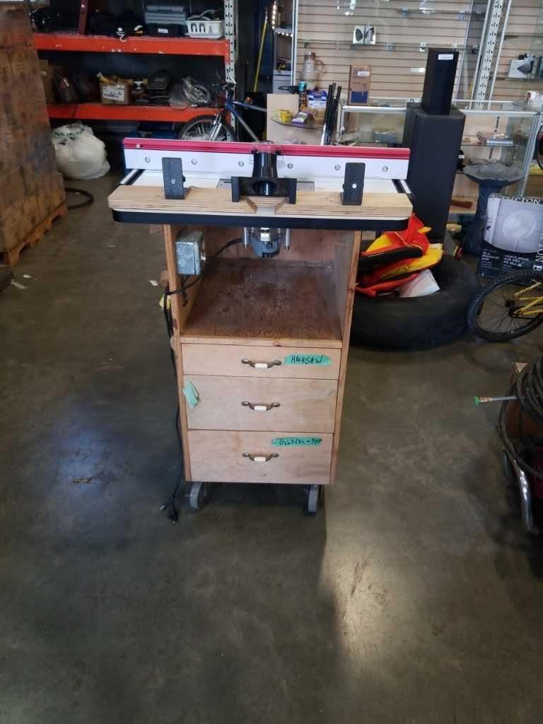 MOUNTED ROUTER TABLE WITH ROUTER AND 3 DRAWERS OF SUPPLIES - Big Valley ...