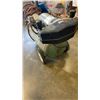 Image 8 : SPEEDAIRE 20 GALLON AIR COMPRESSOR WORKING