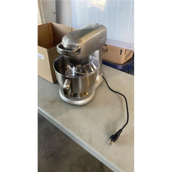 BREVILLE STAND MIXER