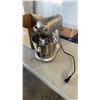 Image 1 : BREVILLE STAND MIXER