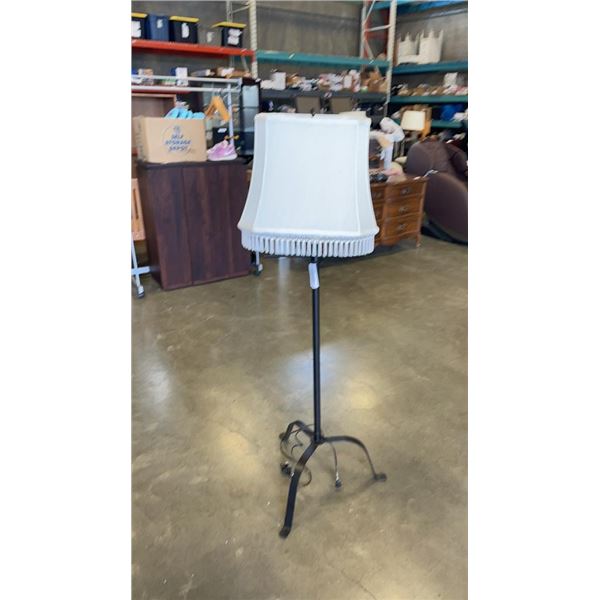 METAL REBAR STYLE FLOOR LAMP