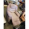 Image 4 : UPHOLSTERED POWER RECLINER