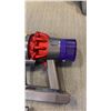 Image 10 : DYSON CYCLONEV10 MOTORHEAD CORDLESS STICK VACUUM W/ CHARGER AND ACCESSORIES - TESTED AND WORKING GAS