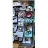 Image 4 : FLAT OF JEWELRY