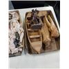 Image 8 : 2 BOXES OF WOODEN AND PORCELAIN COLLECTIBLES