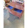 Image 3 : VINTAGE VANITY DRESSER WITH MIRROR