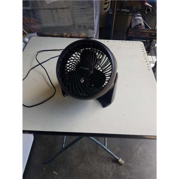 HONEYWELL HT-900C TABLE TOP AIR CIRCULATOR FAN TESTED AND WORKING - RETAIL $39