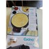 Image 3 : CUCINA PRO CREPE MAKER AND BUBBLE WAFFLE MAKER