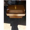 Image 2 : VINTAGE 4 DRAWER DRESSER