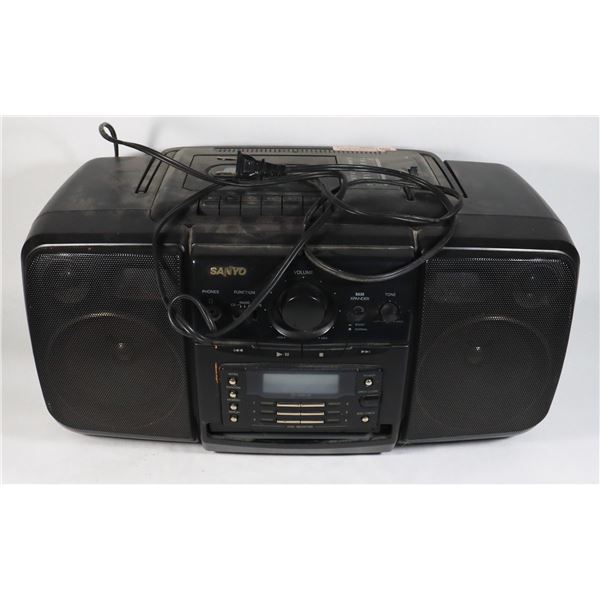 SANYO CD RADIO CASSETTE PLAYER WORKING