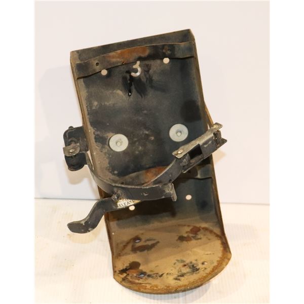 WALL MOUNT FOR FIRE EXTINGUISHER (LARGE)