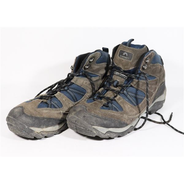 ESTATE EVERAST HIKING SHOES SIZE 12 -NOT NEW