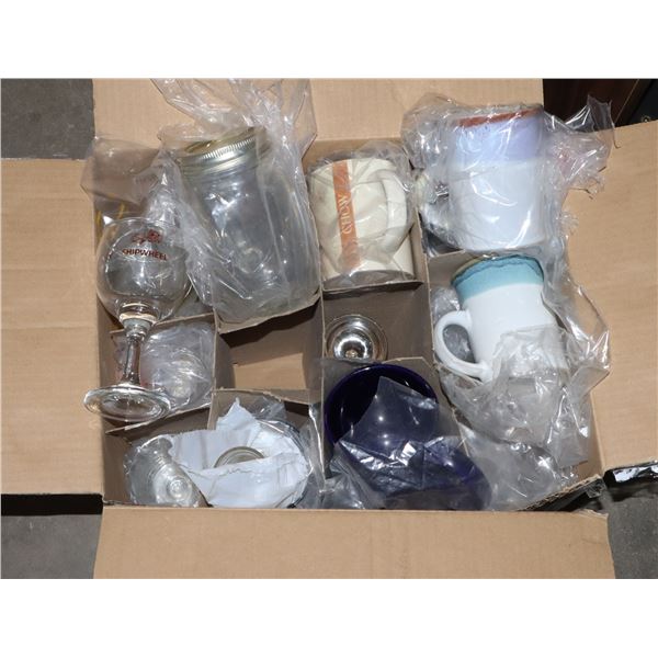 BOX OF VINTAGE ESTATE GLASSWARE, COFFEE MUGS, ECT
