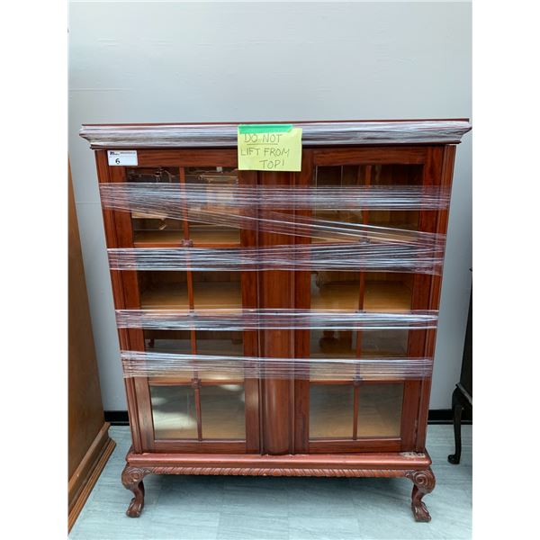 2 DOOR GLASS FRONT LOCKING WOOD CABINET (NO KEY) APPROX 65"X53"18"