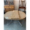 Image 1 : VINTAGE OVAL DINING TABLE WITH LEAF APPROX 62"X36"X28"