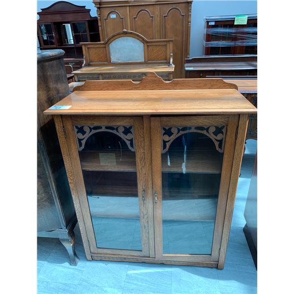 2 DOOR GLASS FRONT WOOD CABINET APPROX 45"X40"X16"