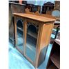 Image 2 : 2 DOOR GLASS FRONT WOOD CABINET APPROX 45"X40"X16"