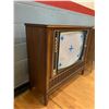 Image 2 : VINTAGE MONITRON TELEVISION BOX APPROX 32"X35"X14"