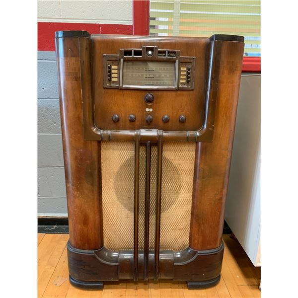 VINTAGE RCA VICTOR RADIO BOX APPROX 42"X27"X14"