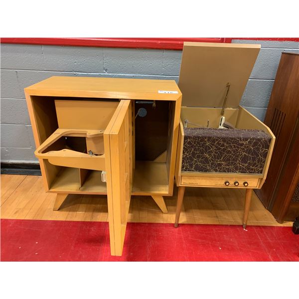 2 VINTAGE RADIO BOXES