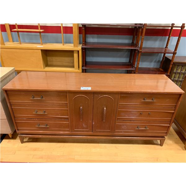 6 DRAWER 2 DOOR WOOD DRESSER APPROX 31"X70"X18" (1 HANDLE MISSING)