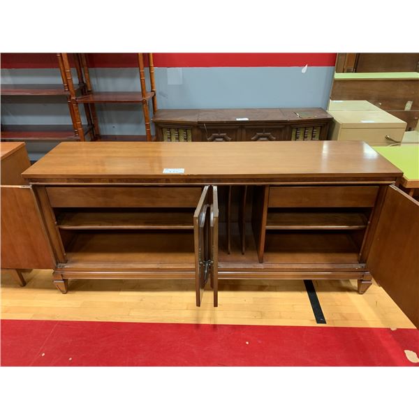 3 DOOR WOOD DRESSER APPROX 31"X72"X19"