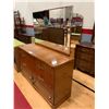 Image 2 : 6 DRAWER WOOD DRESSER WITH LARGE BEVELED MIRROR APPROX 62"X54"X18"