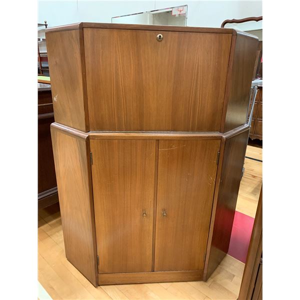 LOCKED 3 DOOR WOOD CORNER CABINET (NO KEY) APPROX 45"X24"X24"