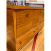 Image 2 : 8 DRAWER WOOD DRESSER (1 KNOB MISSING) APPROX 32"X55"X18"