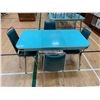 Image 1 : VINTAGE DINER METAL TABLE (29"X53"X30") WITH LEAF & 4 CHAIRS