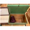 Image 3 : 2 VINTAGE STORAGE BENCHES