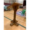 Image 3 : SOLID WOOD PODIUM APPROX 43"X24"
