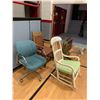 Image 3 : 3 ASSORTED CHAIRS, 5 TV TRAYS WITH RACK & COAT RACK