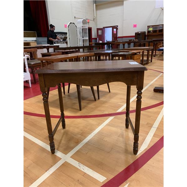 WOOD END TABLE APPROX 24"X26"15-1/2"