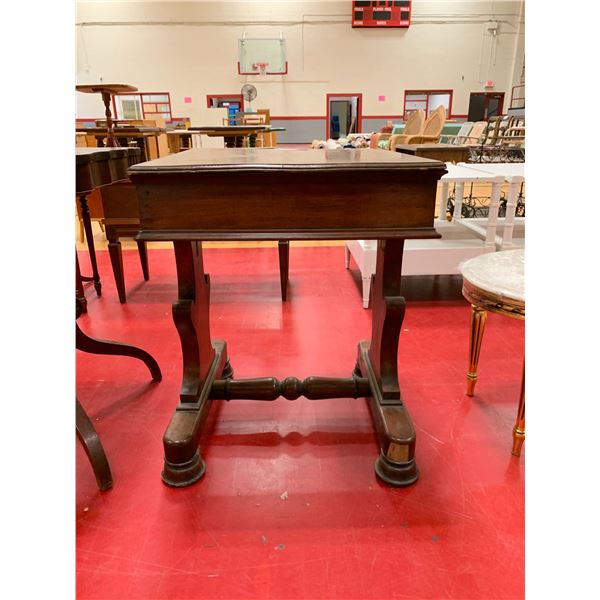 VINTAGE WOOD END TABLE APPROX 28"X22"X22"