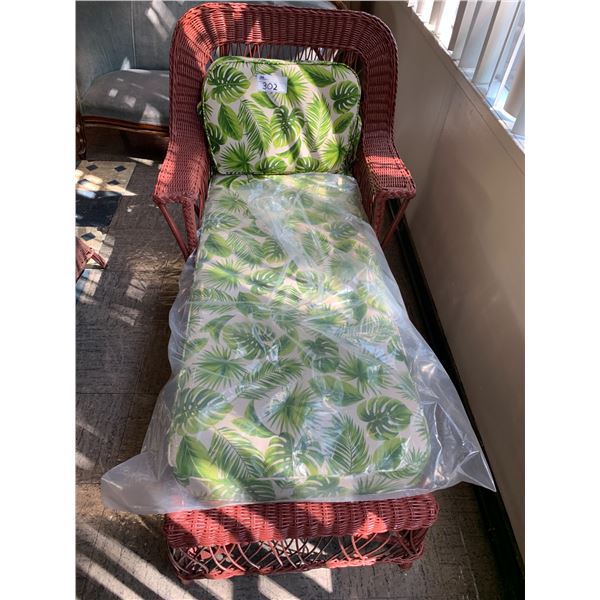 WHICKER CHAISE LOUNGER CHAIR WITH CUSHION
