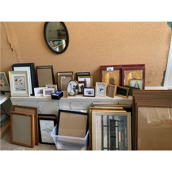 ASSORTED PHOTO FRAMES & FRAMED ART