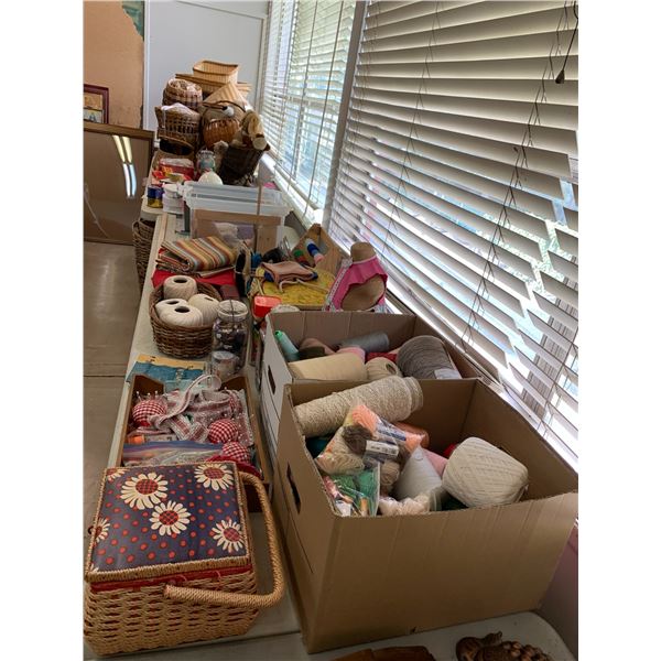 ASSORTED ITEMS INCLUDING; DESK TOP GUMBALL MACHINE, ASSORTED BASKETS, SEWING/KNITTING SUPPLIES, S...