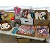 Image 2 : ASSORTED ITEMS INCLUDING; DESK TOP GUMBALL MACHINE, ASSORTED BASKETS, SEWING/KNITTING SUPPLIES, S...