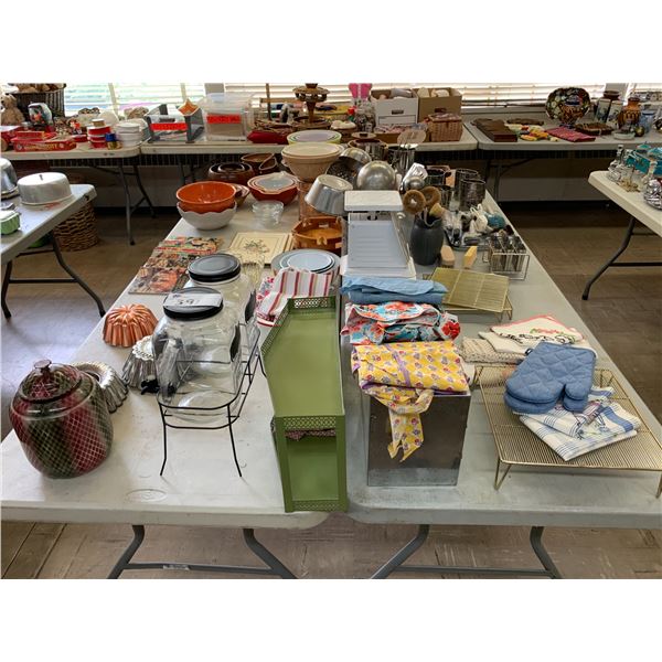 ASSORTED ITEMS INCLUDING; LIQUID DISPENSERS, KITCHEN SCALES, KITCHEN UTENSILS, BOWL SETS & MORE (...