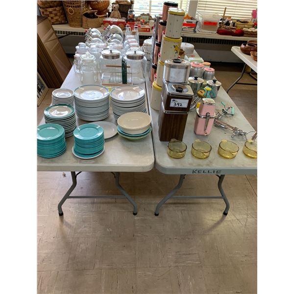 ASSORTED ITEMS INCLUDING; GLASS STORAGE CONTAINERS, DISHWARE, NAPKIN DISPENSERS, VINTAGE HAND MIX...