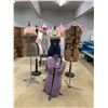 Image 1 : ASSORTED MANNEQUINS
