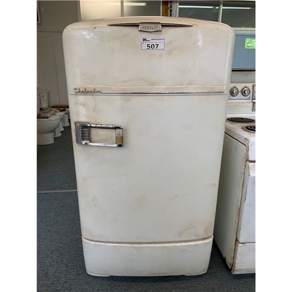 CROSLEY SHELVADORE VINTAGE FRIDGE
