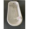 Image 2 : VINTAGE BATH TUB APPROX 64"X28"